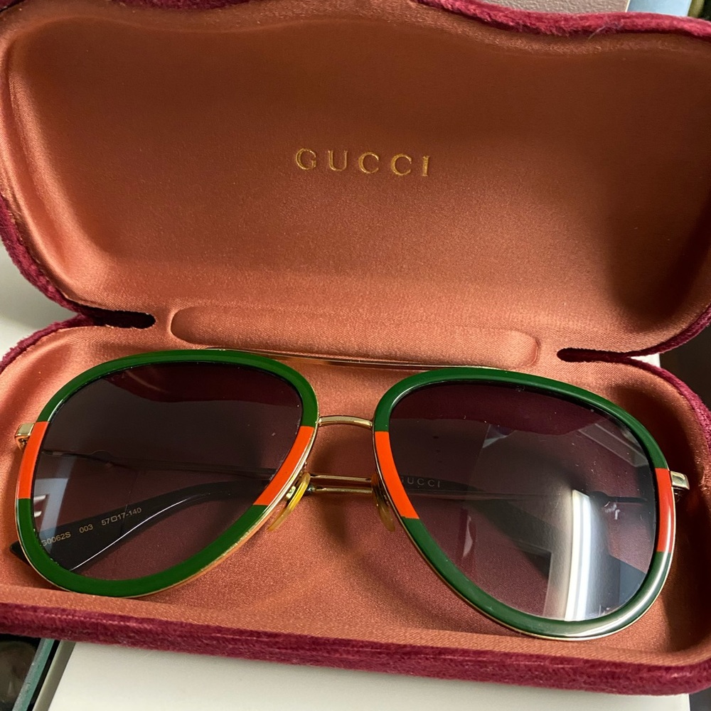 Authentic Gucci gradient pilot / aviator sunglasses